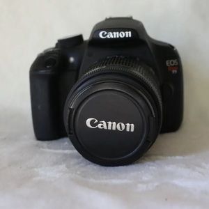 Canon EOS Rebel T5 / Digital SLR Camera - Black (Kit ES-F / IS II Lens)